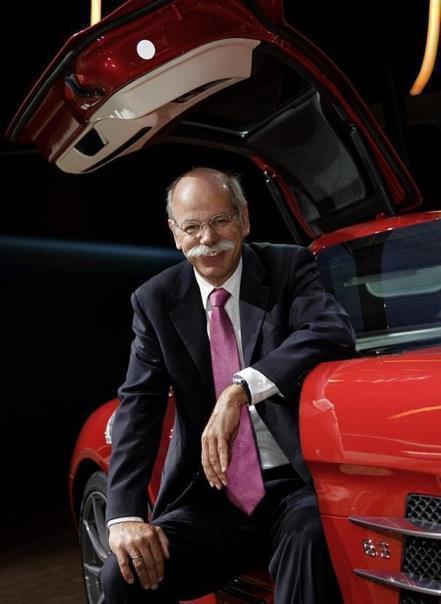 Dr. Dieter Zetsche, Vorstandvorsitzender der Daimler AG und Leiter Mercedes-Benz Cars vor dem Mercedes-Benz SLS AMG.